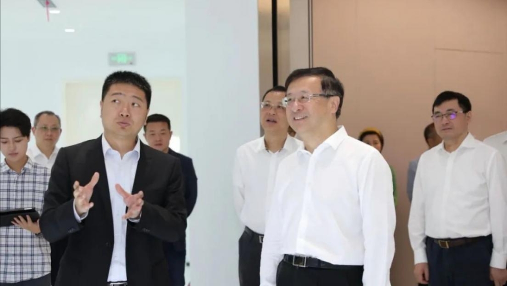 上海市委常委、常務(wù)副市長陳寅一行走訪調(diào)研明略科技